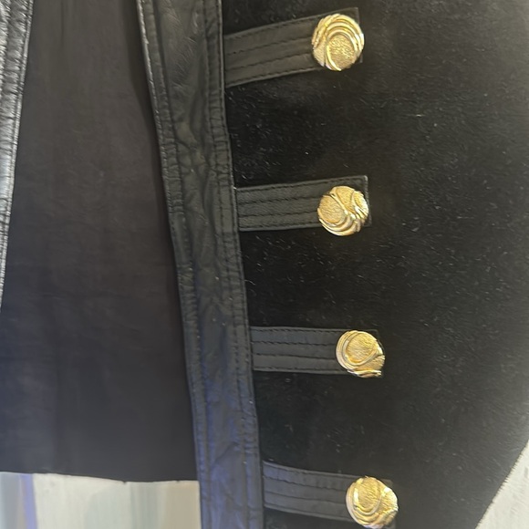 Top - Picture 4 of 16